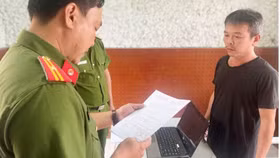 Công an An Giang khởi tố hình sự một đối tượng sản xuất, buôn bán thuốc bảo vệ thực vật giả