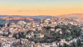 Thị trấn nhỏ với những căn nhà 1 euro