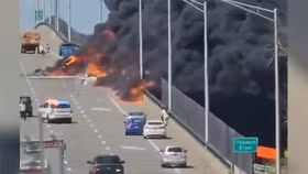 Kinh hoàng cảnh xe bồn phát nổ và bùng cháy dữ dội giữa cầu
