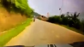 Lấn làn, bán tải đâm trực diện xe gắn máy