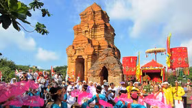 Dừng tổ chức Lễ hội Tháp Bà Ponagar và Lễ hội Am Chúa tại Khánh Hoà