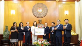 Tặng 1 triệu ly sữa tươi TH true MILK cho người cách ly, lực lượng phòng chống dịch Covid-19