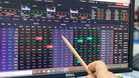 Hàng loạt cổ phiếu bất động sản, ngân hàng chìm trong sắc đỏ đầu phiên sáng