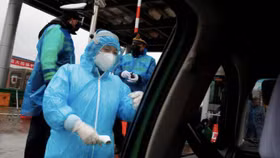 Công chúng Trung Quốc phản ứng trước cái chết của bác sĩ đưa ra cảnh báo về virus corona