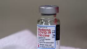 Moderna ngừng triển khai 1,63 triệu liều vaccine Covid-19 ở Nhật Bản do nhiễm tạp chất