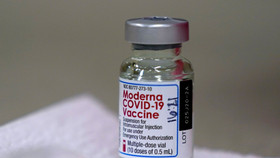 Moderna ngừng triển khai 1,63 triệu liều vaccine Covid-19 ở Nhật Bản do nhiễm tạp chất