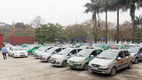 Các hãng taxi bắt đầu nộp hồ sơ giảm giá cước