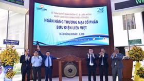 Chào sàn HOSE, cổ phiếu LPB của LienVietPostBank tăng mạnh 12.900 đồng/CP