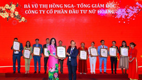 Á hậu Nga Queen được vinh danh “Sao vàng doanh nhân Việt Nam” 2022