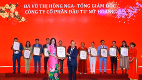 Á hậu Nga Queen được vinh danh “Sao vàng doanh nhân Việt Nam” 2022