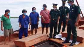 Bộ đội Biên phòng bắt giữ 1 tàu biển vận chuyển 30.000 lít dầu DO không rõ nguồn gốc