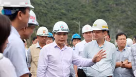 Lần đầu thị sát cao tốc Bắc - Nam, Bộ trưởng Nguyễn Văn Thắng “trảm” ngay một nhà thầu yếu kém