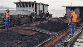 Liên tiếp bắt giữ tàu chở than bất hợp pháp trên vùng biển phía Bắc