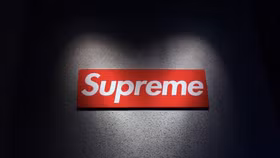 253 chiếc áo phông Supreme được bán đấu giá hơn 2 triệu USD