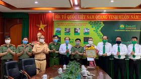 Lái xe taxi Mai Linh phát hiện người Trung Quốc nhập cảnh trái phép