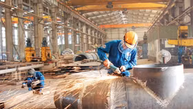 Giá thép ngày 14/7: Ngược chiều thế giới