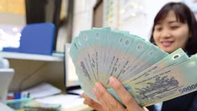 Thanh khoản bớt dồi dào, Ngân hàng Nhà nước tiếp tục bơm tiền hỗ trợ