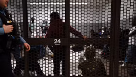 Nhà tù lớn nhất nước Mỹ trở thành ổ dịch Covid-19 có nguy cơ cao