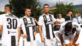 Vì Covid-19, Cristiano Ronaldo và đồng đội tại Juventus chấp nhận giảm 100 triệu USD tiền lương