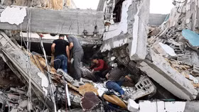 Israel không kích ồ ạt trước khi có thỏa thuận ngừng bắn với Hamas