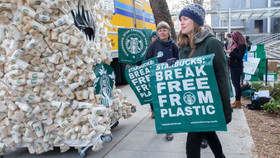 Starbucks tiết lộ kế hoạch loại bỏ đồ sử dụng một lần, khuyến khích các vật đựng tái sử dụng