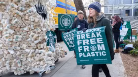 Starbucks tiết lộ kế hoạch loại bỏ đồ sử dụng một lần, khuyến khích các vật đựng tái sử dụng