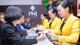 PNJ bán rẻ gần 2 triệu cổ phiếu bất chấp giá tăng "phi mã"