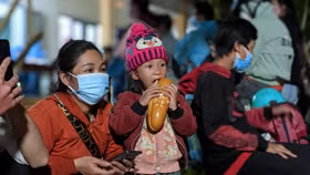 Nhật ký chống dịch Covid-19: Trắng đêm hỗ trợ người dân "về quê"