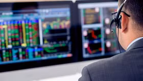 Ủy ban Chứng khoán yêu cầu công bố số liệu tự doanh trước 23/5