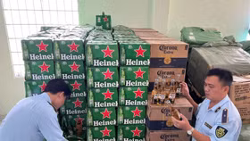 QLTT Phú Yên tạm giữ hàng nghìn chai bia nhập lậu