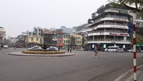 Tạm dừng lễ hội, hoạt động đông người tại phố đi bộ Hồ Gươm