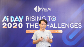 VinAI Research giới thiệu công nghệ Camera ẩn dưới màn hình điện thoại