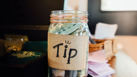 Một gia đình để lại 1.000 USD tiền tip cho nhà hàng ở Mỹ