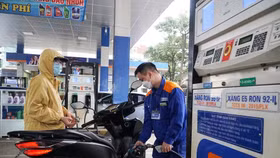 Giá xăng dầu trong nước được dự báo tiếp tục tăng vào ngày mai (1/11)