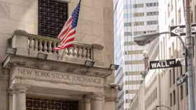 S&P, Nasdaq đóng cửa ở mức cao kỷ lục nhờ kế hoạch kích thích tài chính của TT Biden