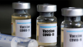 "Trong khi chờ đợi vaccine"