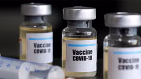 "Trong khi chờ đợi vaccine"