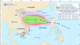 Bão số 8 hướng về miền Trung và liên tục tăng cấp