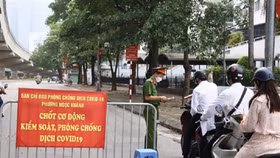 Hà Nội bỏ yêu cầu giấy đi đường cần có xác nhận từ phường, lịch trực, lịch làm việc