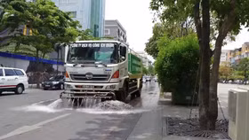 Hà Nội chi hơn 100 tỷ đồng rửa đường, giảm ô nhiễm