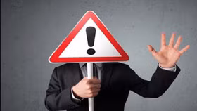 HNX đưa cổ phiếu HHG, VKC vào diện cảnh báo