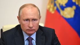 TT Nga Putin: Làm việc tại nhà, tự cách ly, tất cả người ra vào phải qua hệ thống khử trùng chống Covid-19
