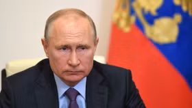 TT Nga Putin: Làm việc tại nhà, tự cách ly, tất cả người ra vào phải qua hệ thống khử trùng chống Covid-19