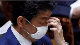 “Hai khẩu trang, không phong toả”: Quyết định của Thủ tướng Nhật Bản khiến mạng XH “dậy sóng”