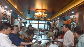 Nguyên Phó Thủ tướng Trịnh Đình Dũng dự Bữa sáng doanh nhân