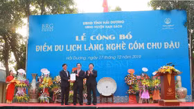 Hải Dương công nhận và gắn biển điểm du lịch làng nghề Gốm Chu Đậu