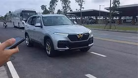 VinFast Lux SA2.0 và Lux A2.0 chạy thử nghiệm trên đường phố Việt Nam