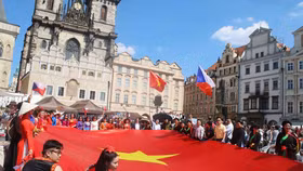 Sắc màu Việt Nam bừng sáng trong Lễ hội các dân tộc thiểu số tại Séc