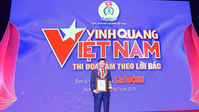 Ông Johnathan Hạnh Nguyễn được vinh danh tại Giải thưởng “Vinh Quang Việt Nam”