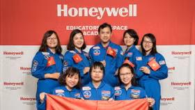 8 giáo viên Việt Nam tham gia chương trình đào tạo mô phỏng phi hành gia của Honeywell